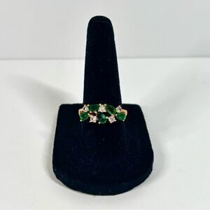 18k rose gold-plated ring with a cluster of bright green CZ stones
